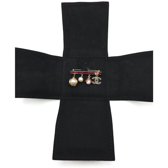 Chanel Gold Enamel Ladybug & Pearl Dangling Brooch A97981 Z5712 Spring 2018 VTG - Picture 2 of 16